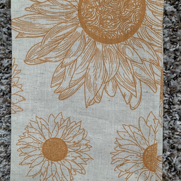 Tahari Pretty Sunflower Kitchen Towels Flower Embroidery Southern Decor Set of 2 - Picture 4 of 4